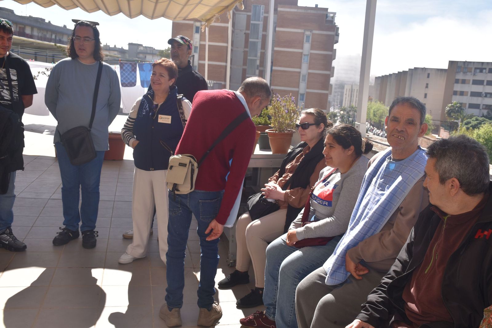 Puertas abiertas y un ambiente entrañable hacen especial una jornada en Cruz Blanca