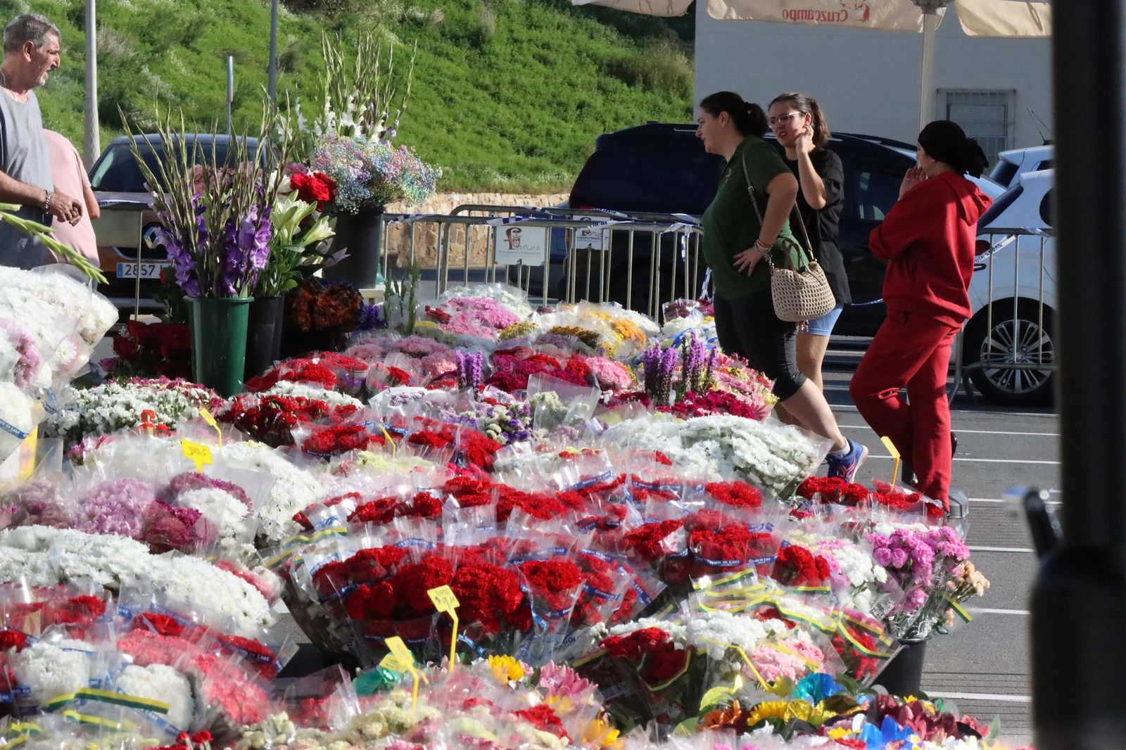 Flores y recuerdo a los difuntos en Santa Catalina Flores y recuerdo a los difuntos en Santa Catalina