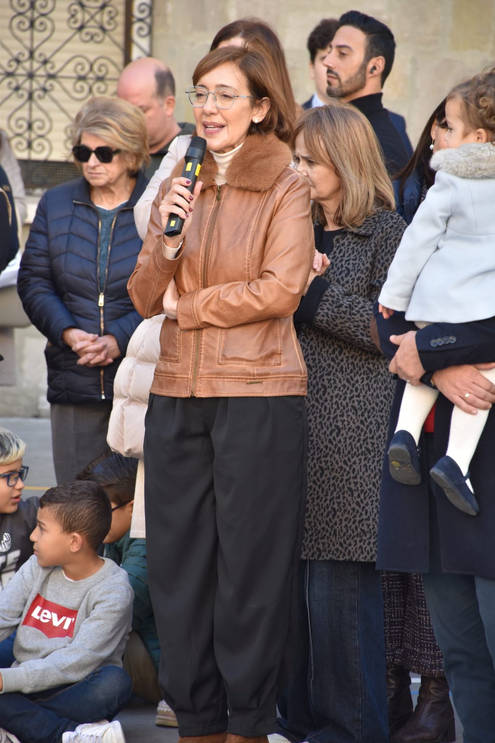 El Colegio La Inmaculada celebra su tradicional ofrenda floral a su virgen