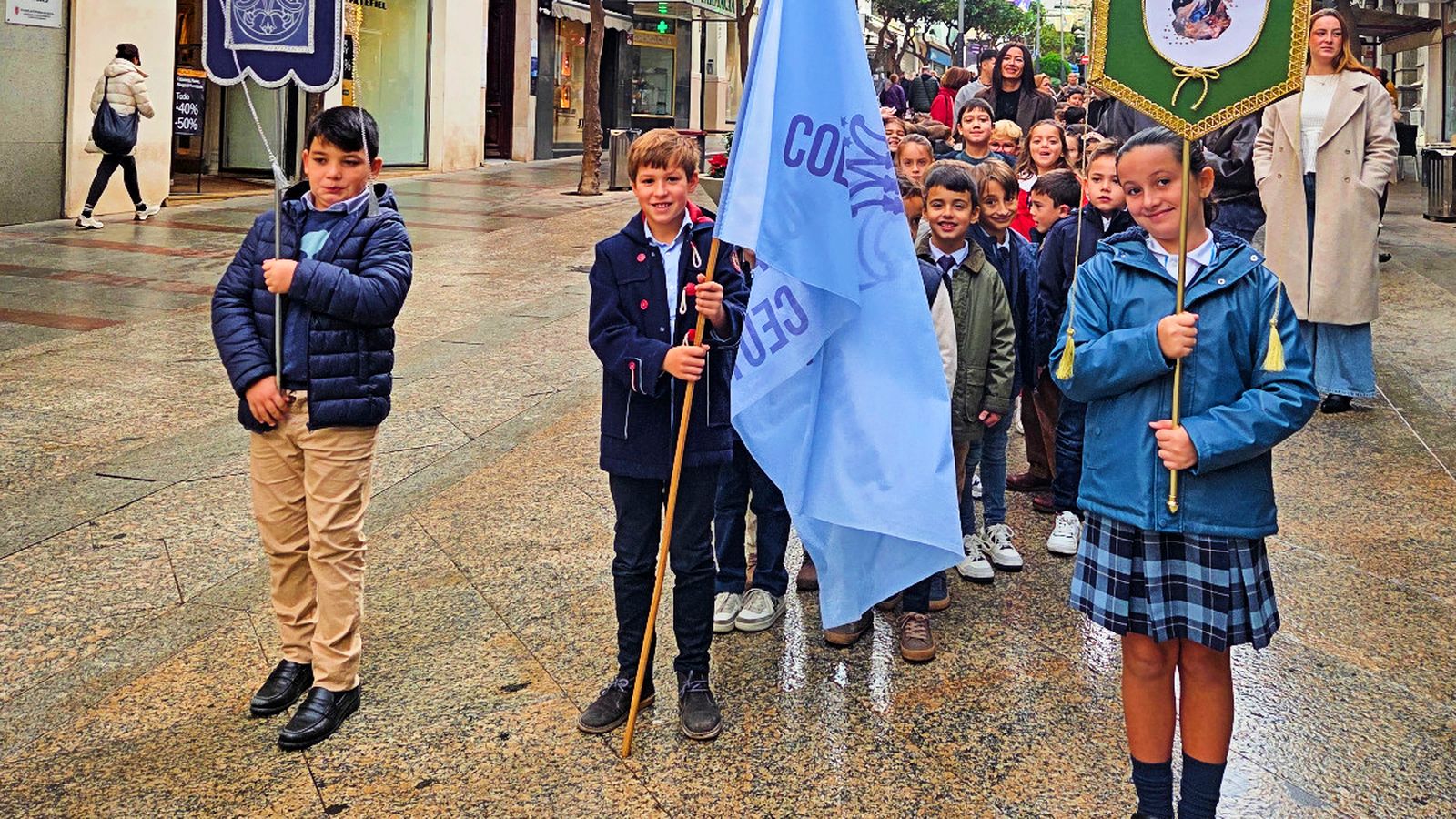 La excursión de La Inmaculada, por el Paseo del Revellín