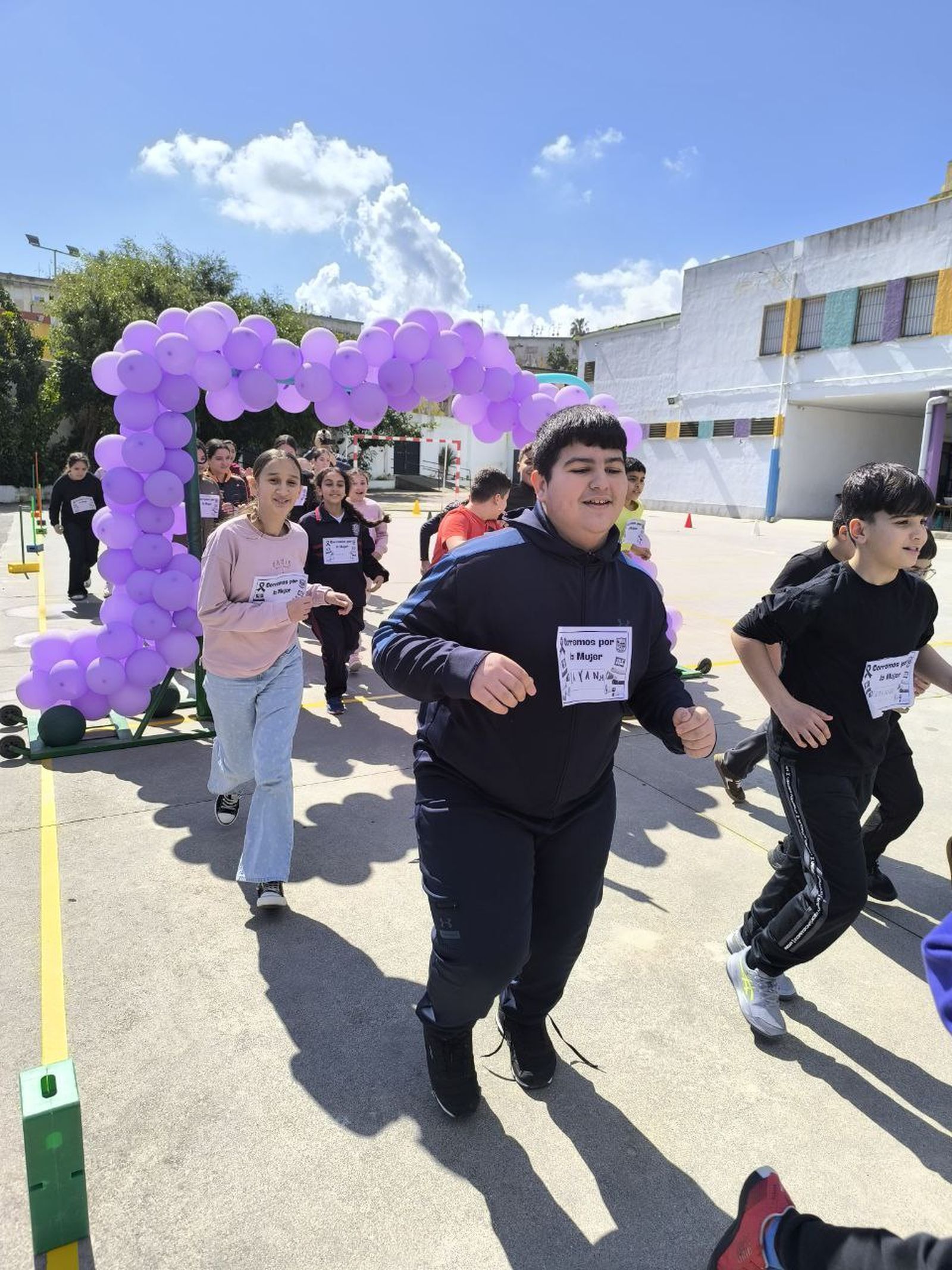 El 'Rey Juan Carlos I' corre por la igualdad