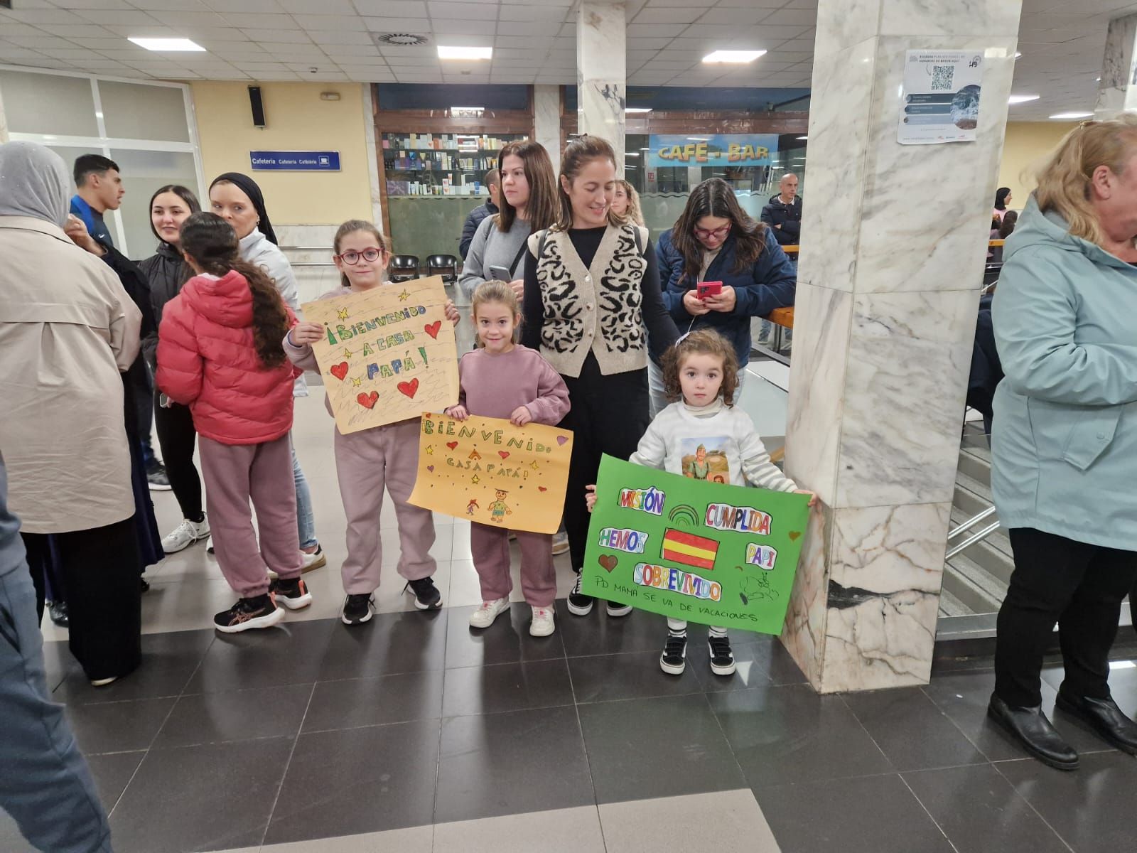 FOTOGALERÍA | De Irak a los brazos de su gente: fotogalería del regreso de la COMGECEU