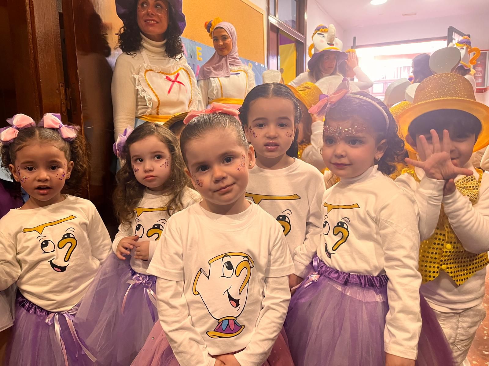 El 'Beatriz de Silva' protagoniza un pasacalles de cuento