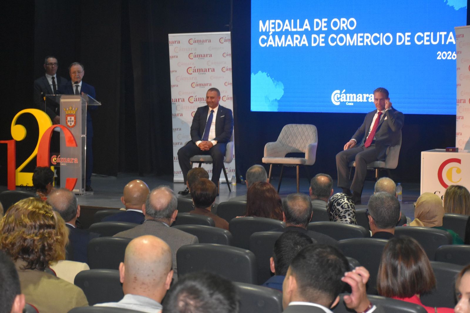 Luhay Hamido recibe la Medalla de Oro de la Cámara por su compromiso con el deporte ceutí