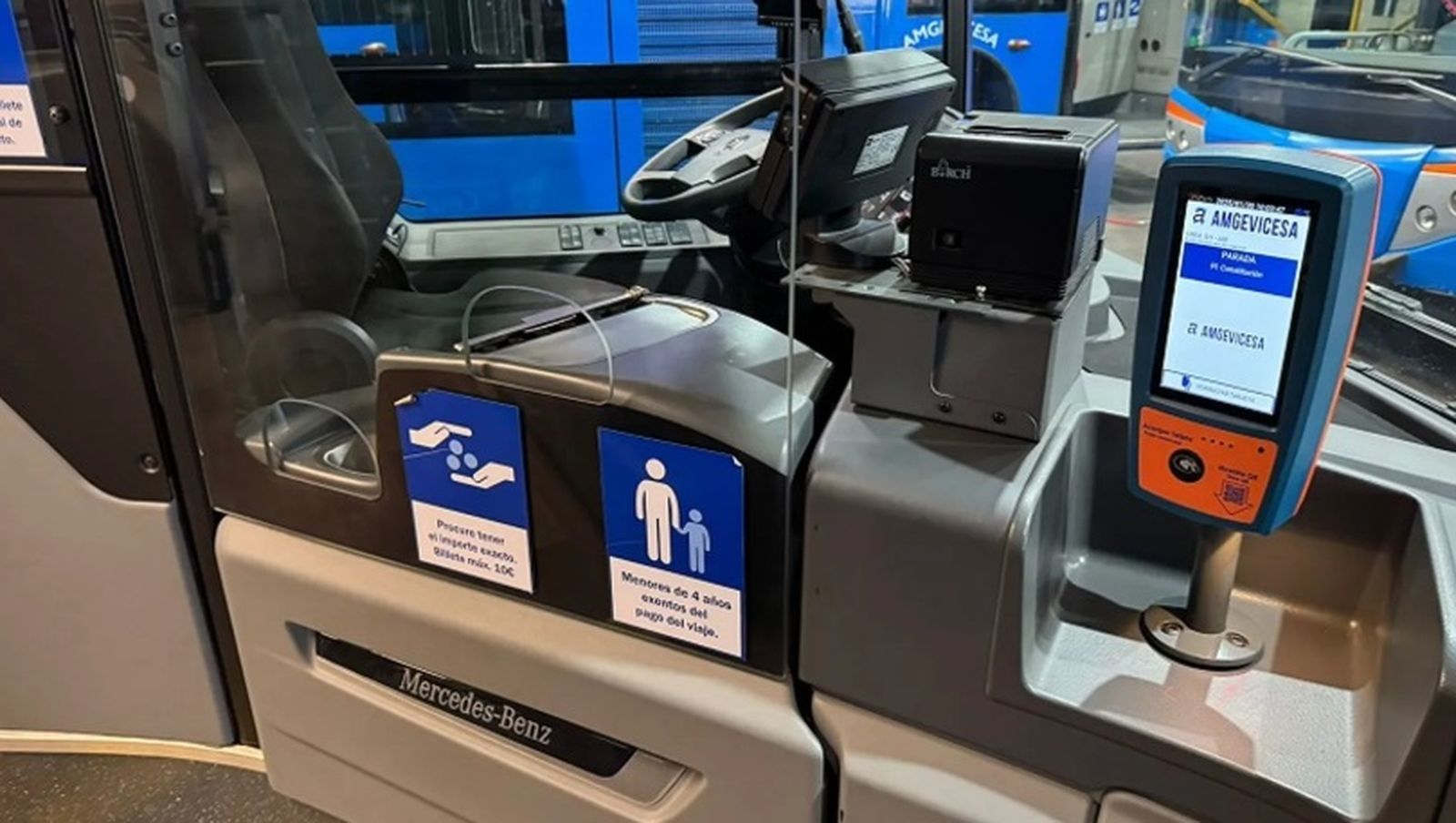 Interior de unos de los autobuses del servicio de transporte público de Ceuta en una fotografía de archivo
