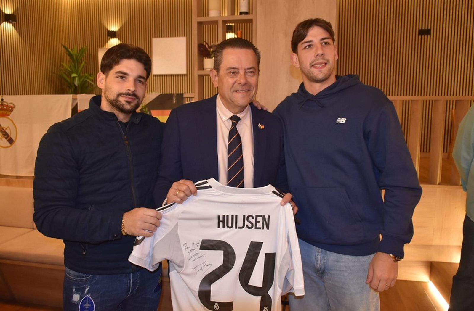Roncero con dos madridistas en el 'Aire'