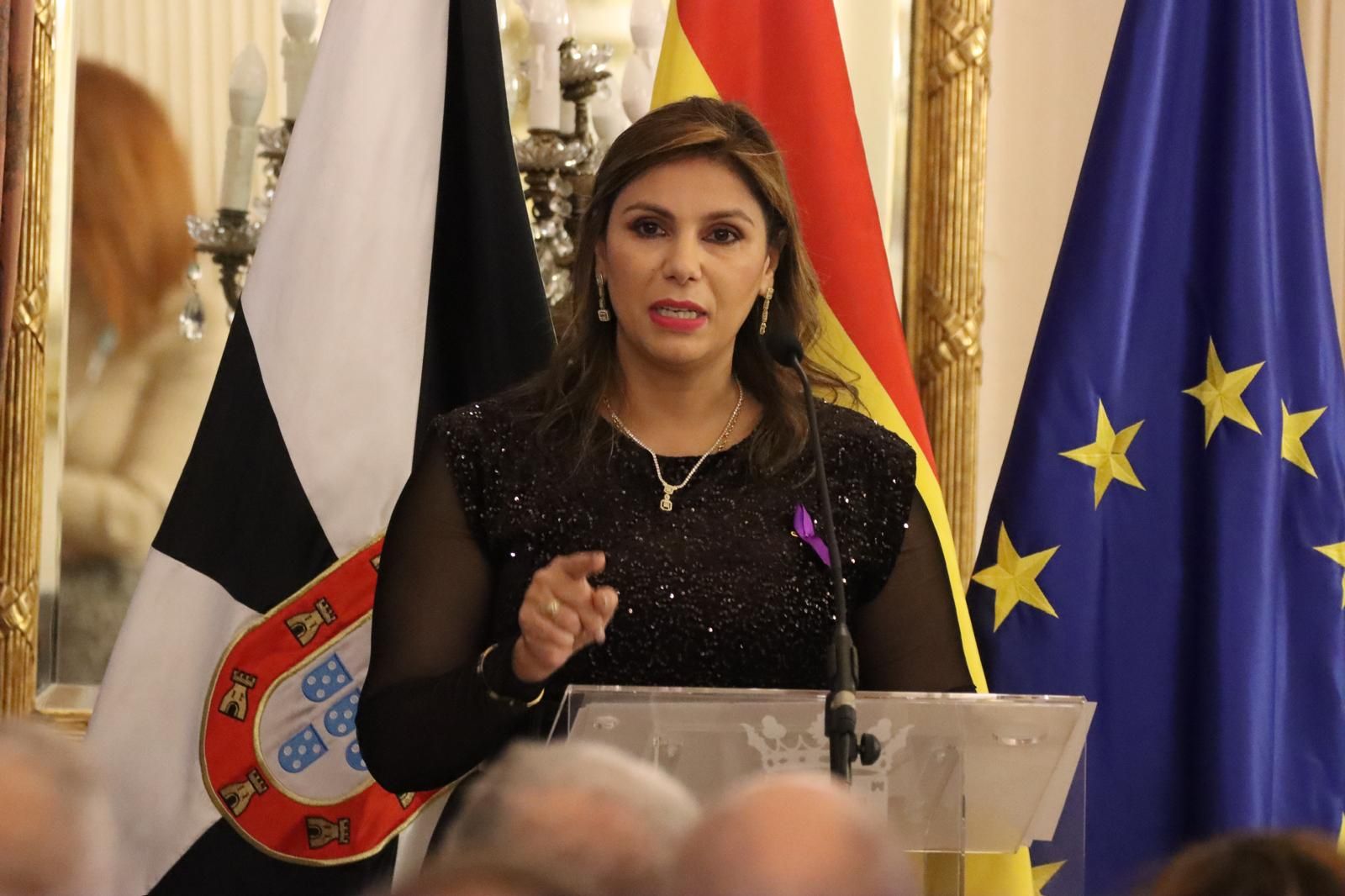 La consejera de Sanidad y Servicios Sociales, Nabila Benzina, durante su intervención en el acto por el 25N