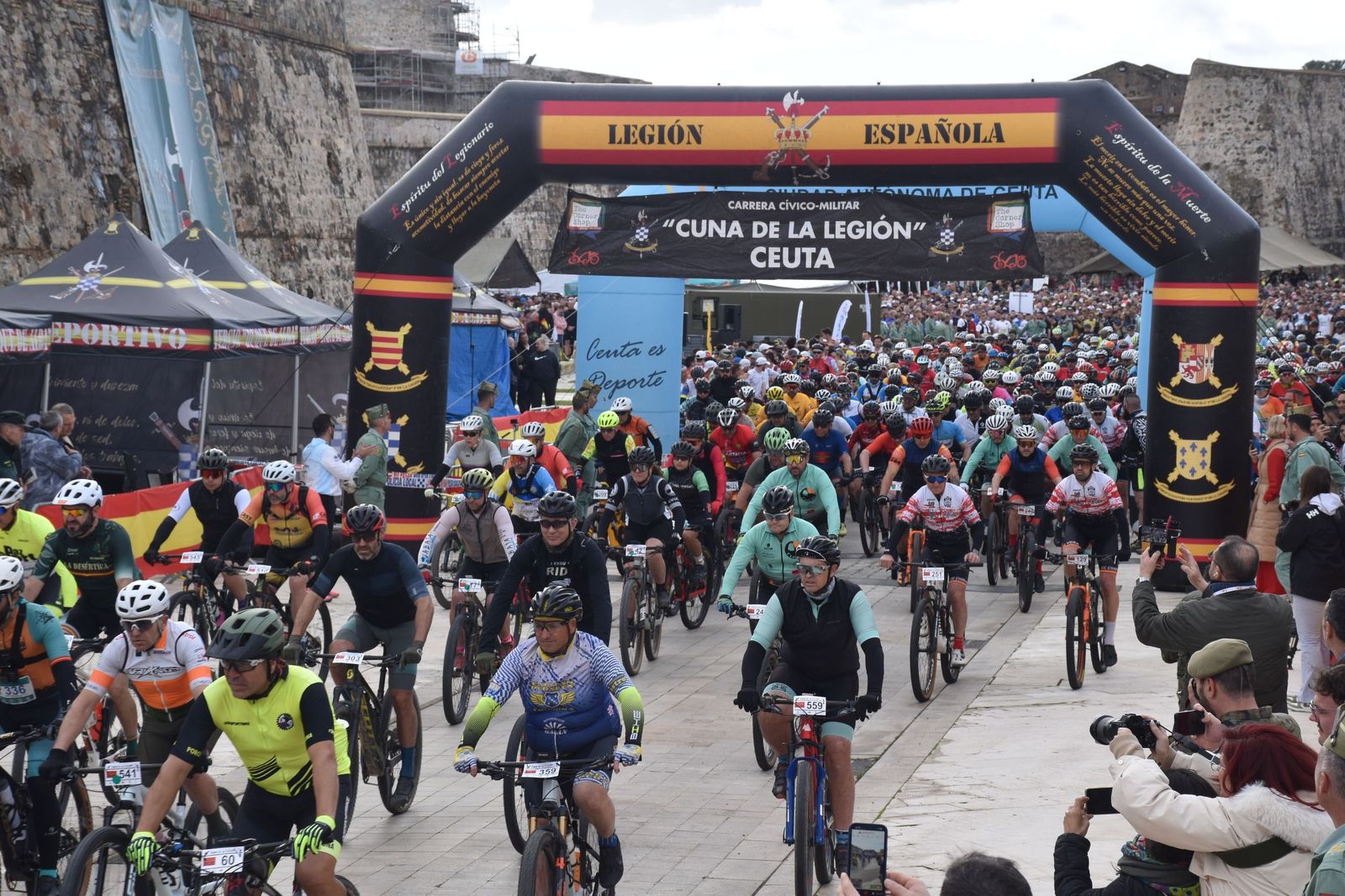 FOTOGALERÍA | Miles de corredores toman la salida en la X Cuna de la Legión: mira las imágenes