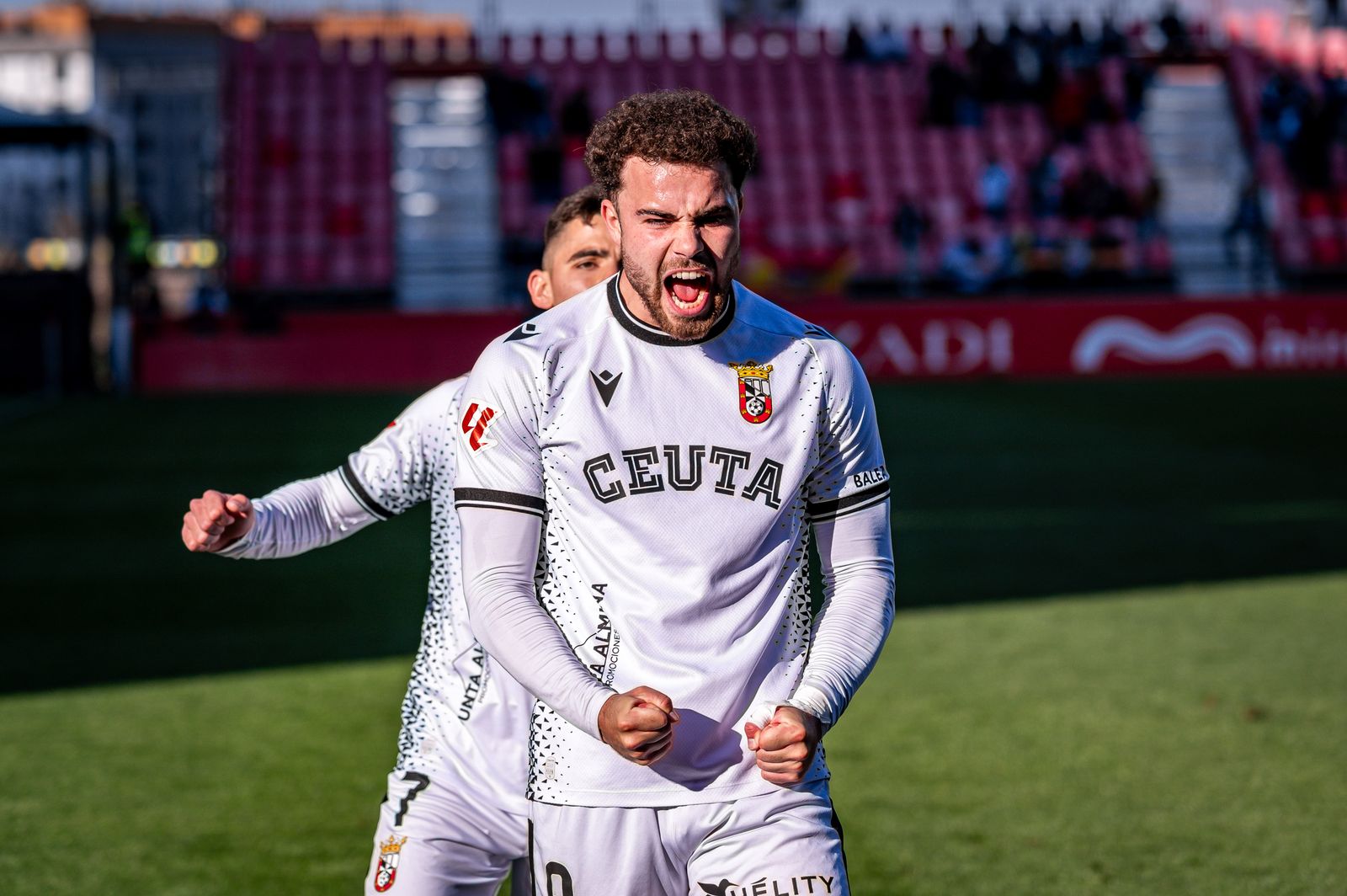 Marcos Fernández celebra el gol del triunfo ante el Mirandés