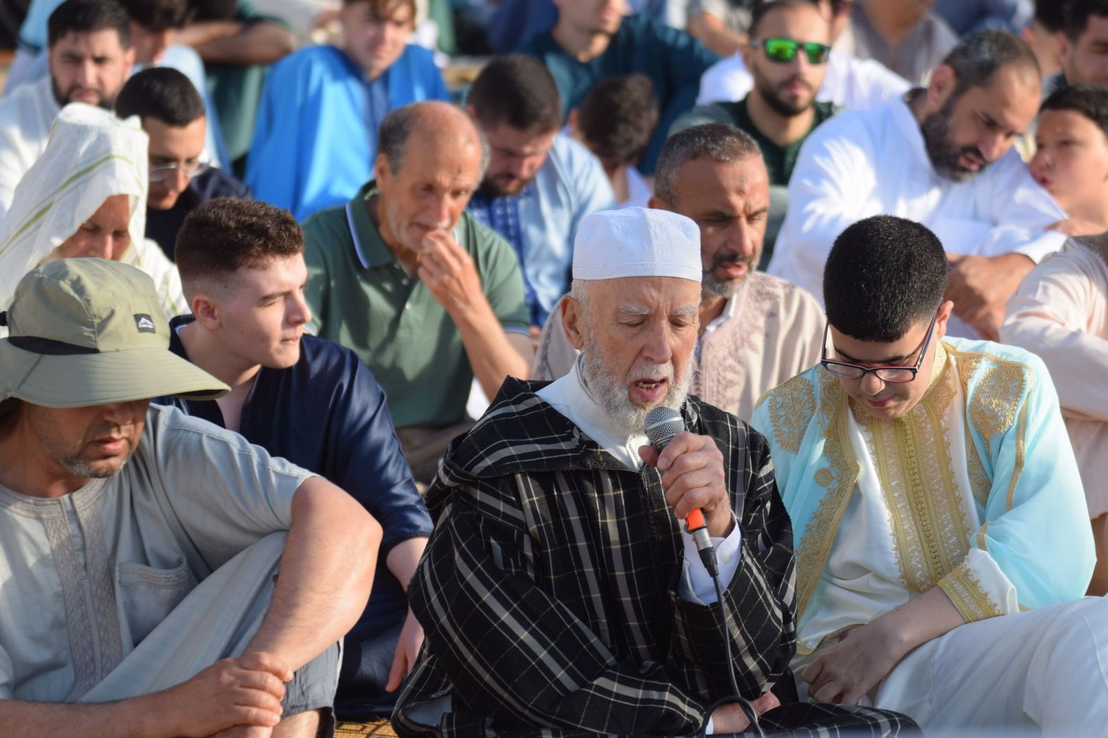 Los musulmanes de Ceuta abrazan la tradicional Musal-la que marca el inicio del Eid al Adha