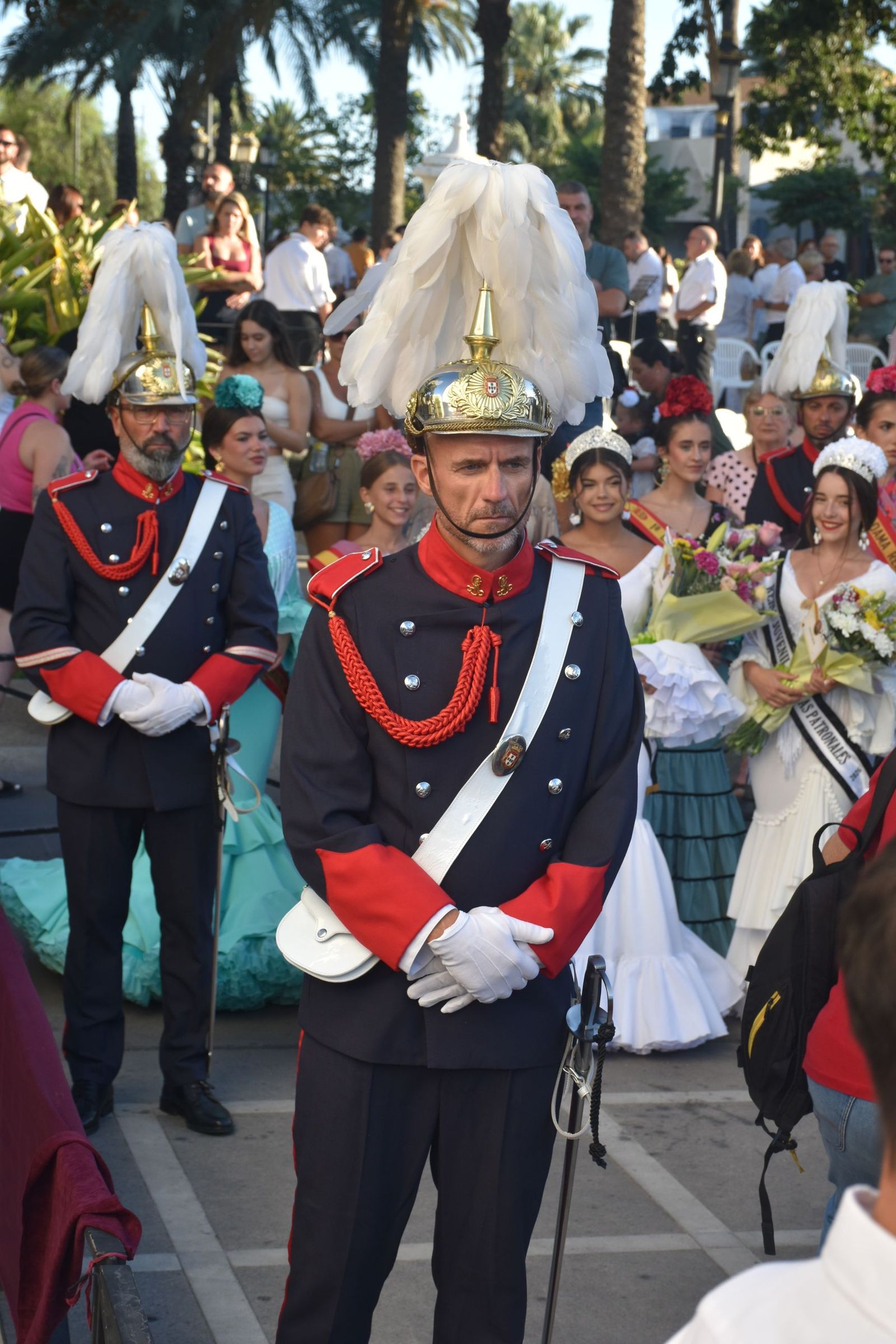 Los ceutíes vuelven a encontrarse con su Madre entre flores, esperanza y lágrimas contenidas