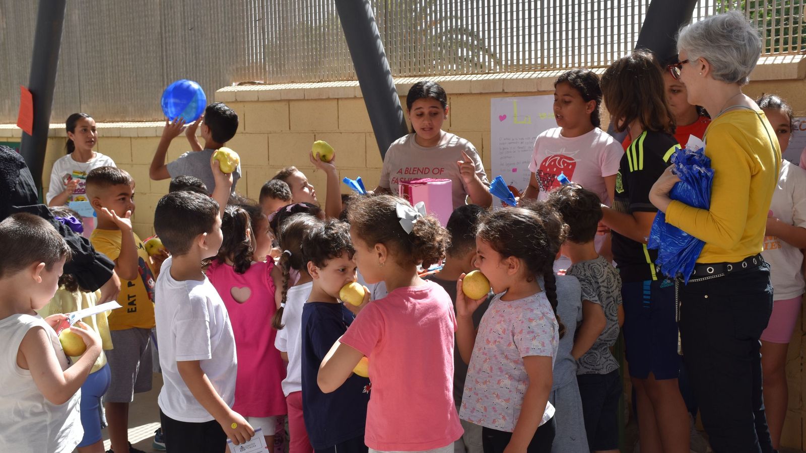 Feria de Hábitos Saludables organizada por la enfermera escolar del CEIP Santa Amelia, Alejandra González