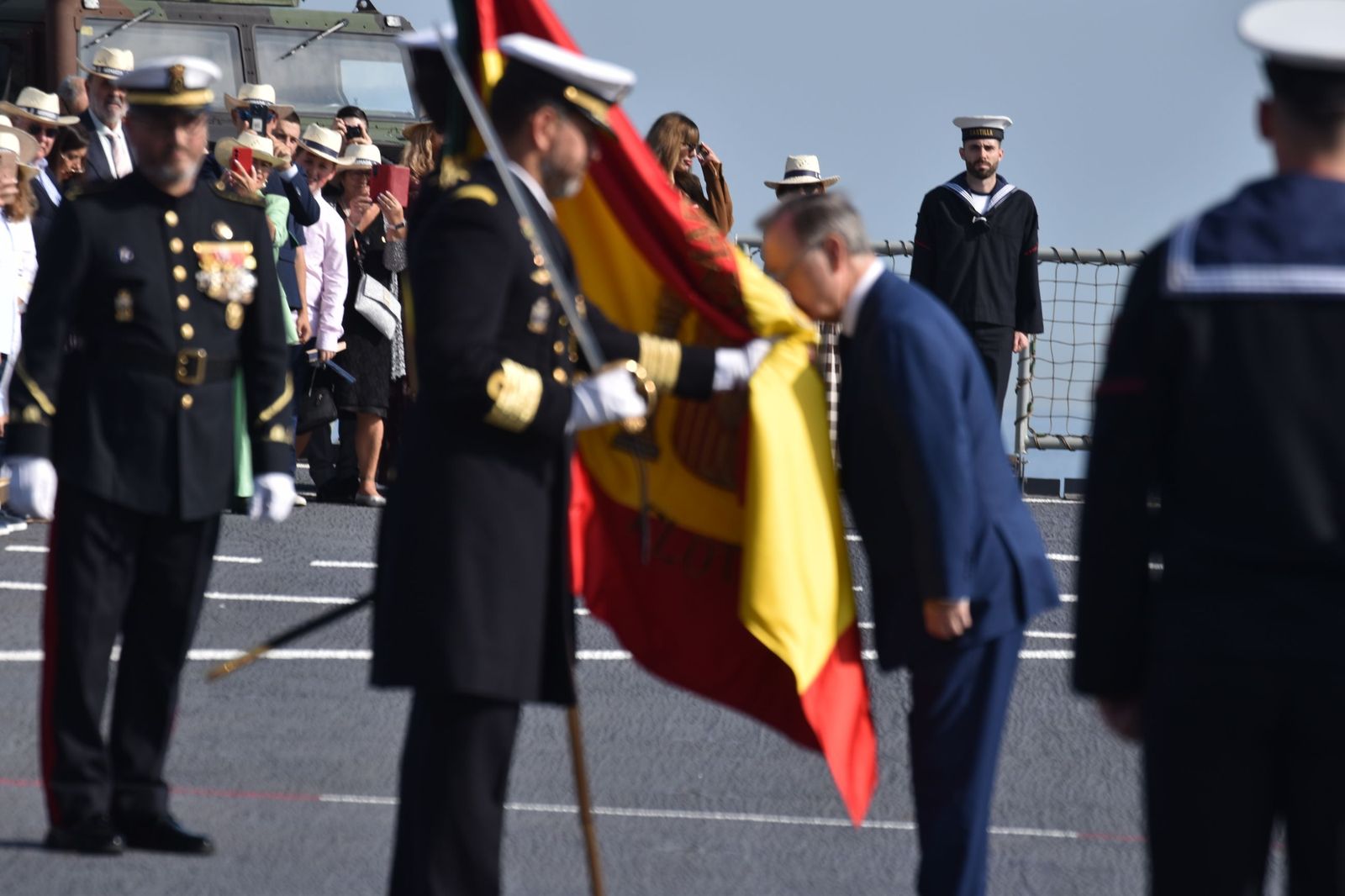 Emotiva jura de bandera a bordo del 'Castilla'