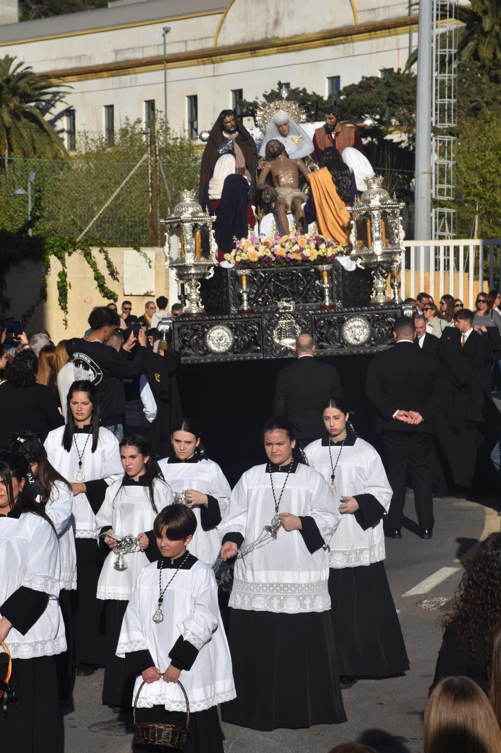 Paz, piedad y silencio desde la falda del Hacho