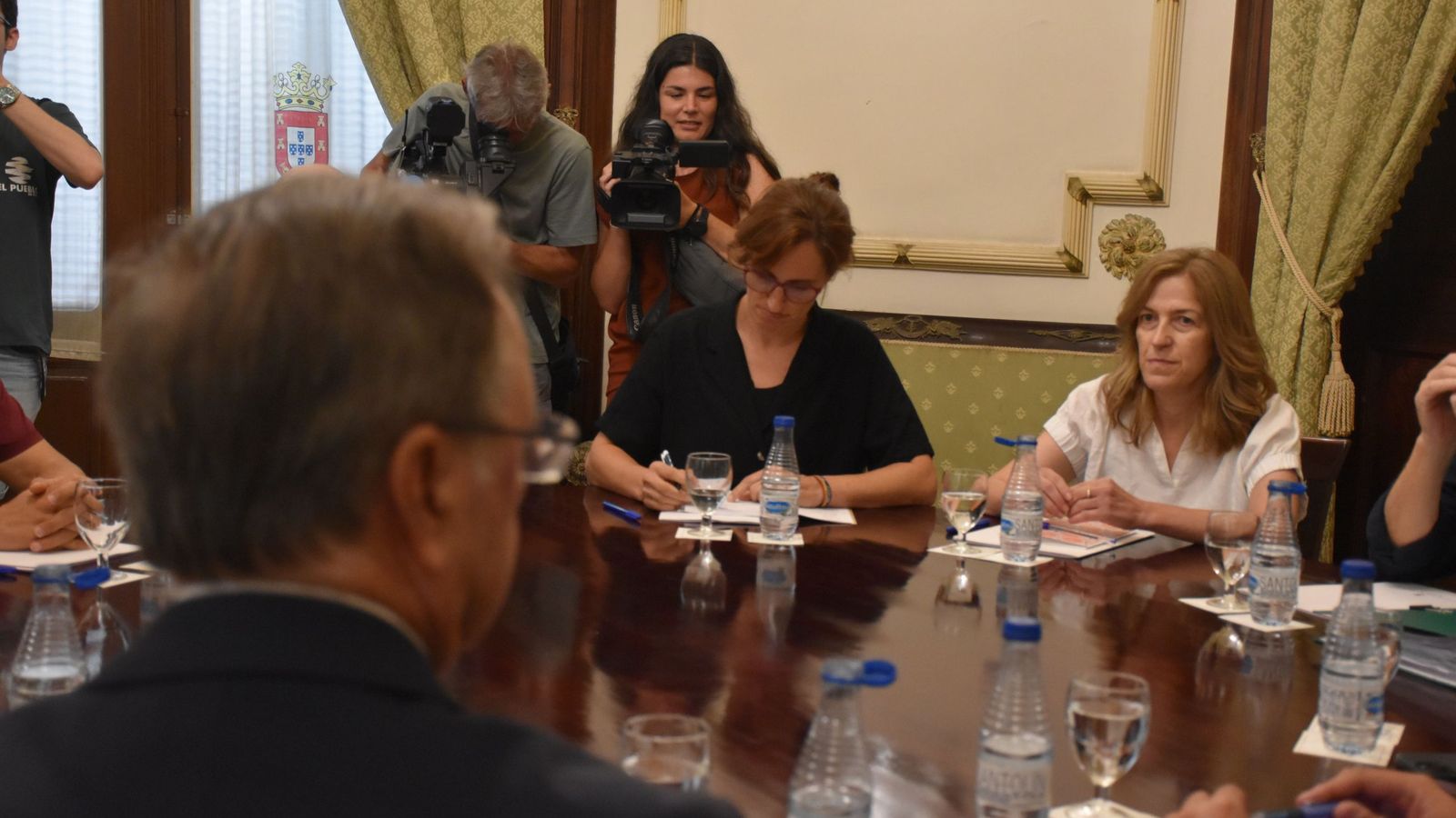 El Gobierno local recibe a la ministra de Sanidad, Mónica García