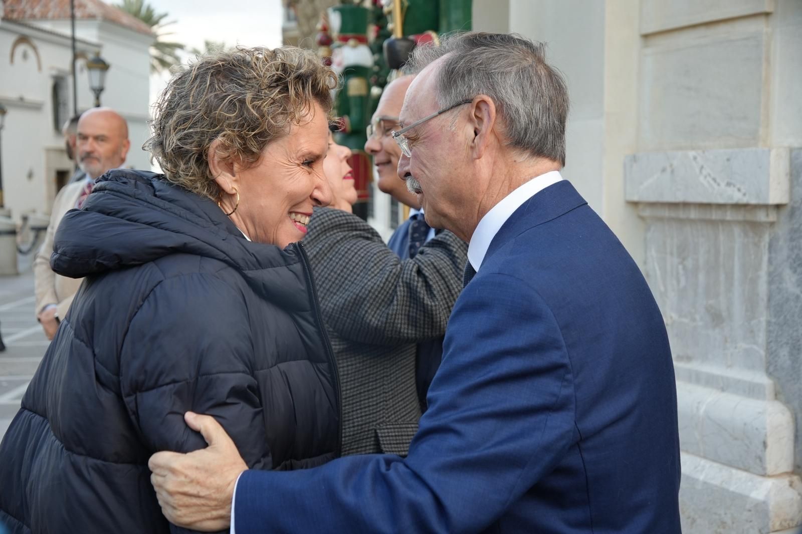 Calvo y Vivas se saludan antes del inicio de la reunión