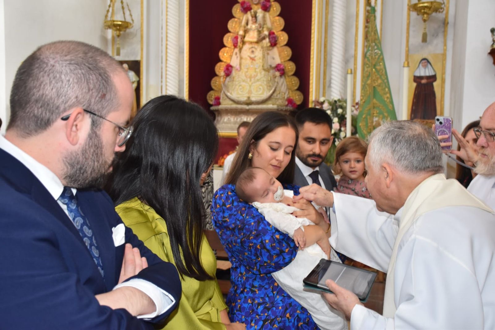 FOTOGALERÍA | Teresa recibe el Sacramento del Bautismo