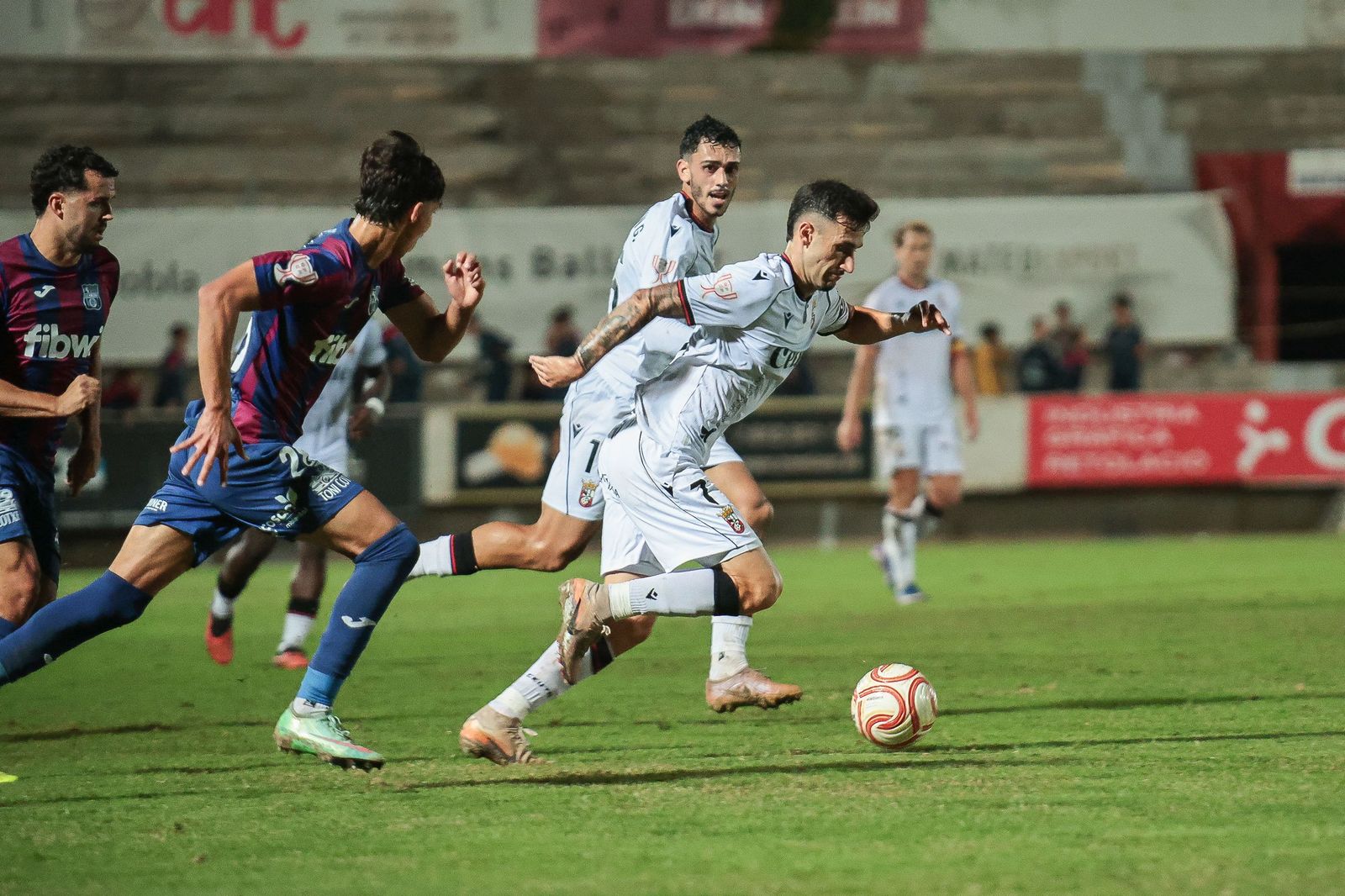 Victoria poco convicente del Ceuta ante el Poblense (1-2) para avanzar en Copa