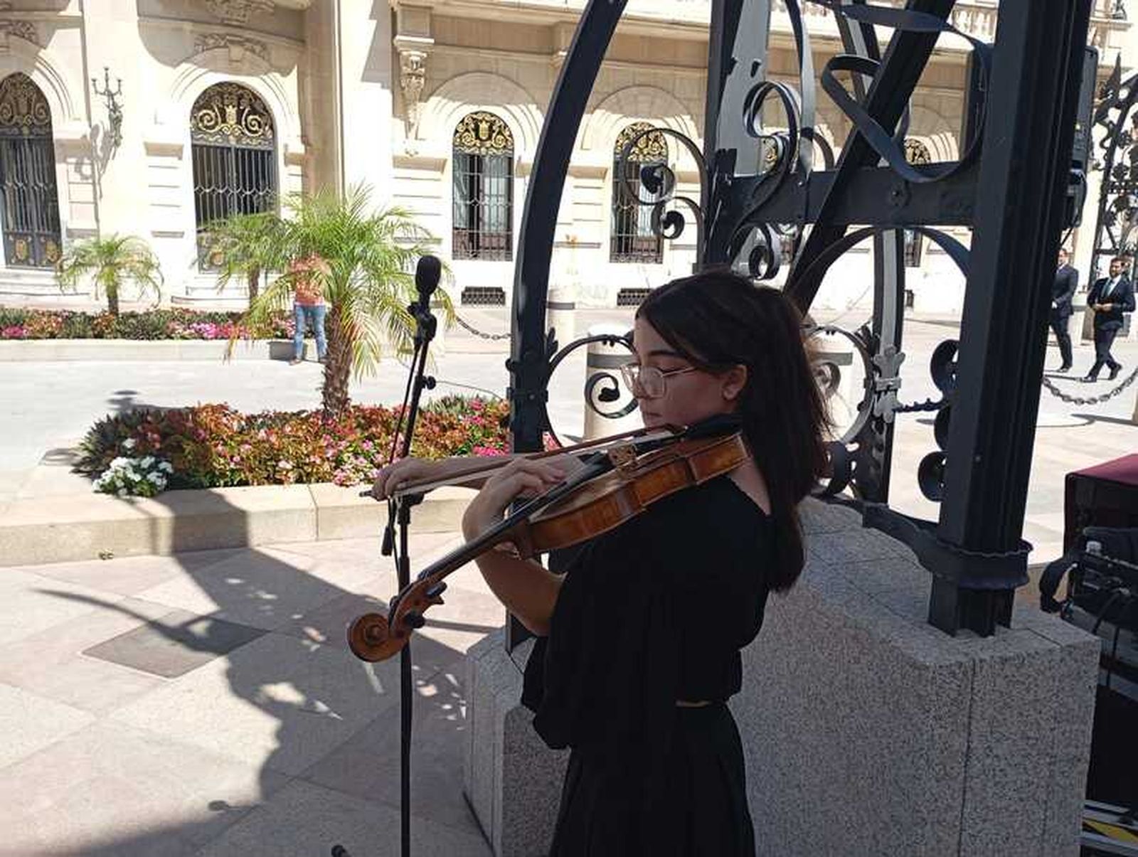 Inés Otaola, del Conservatorio, interpreta 'El cant dels ocells', de Pau Casals / Coronado