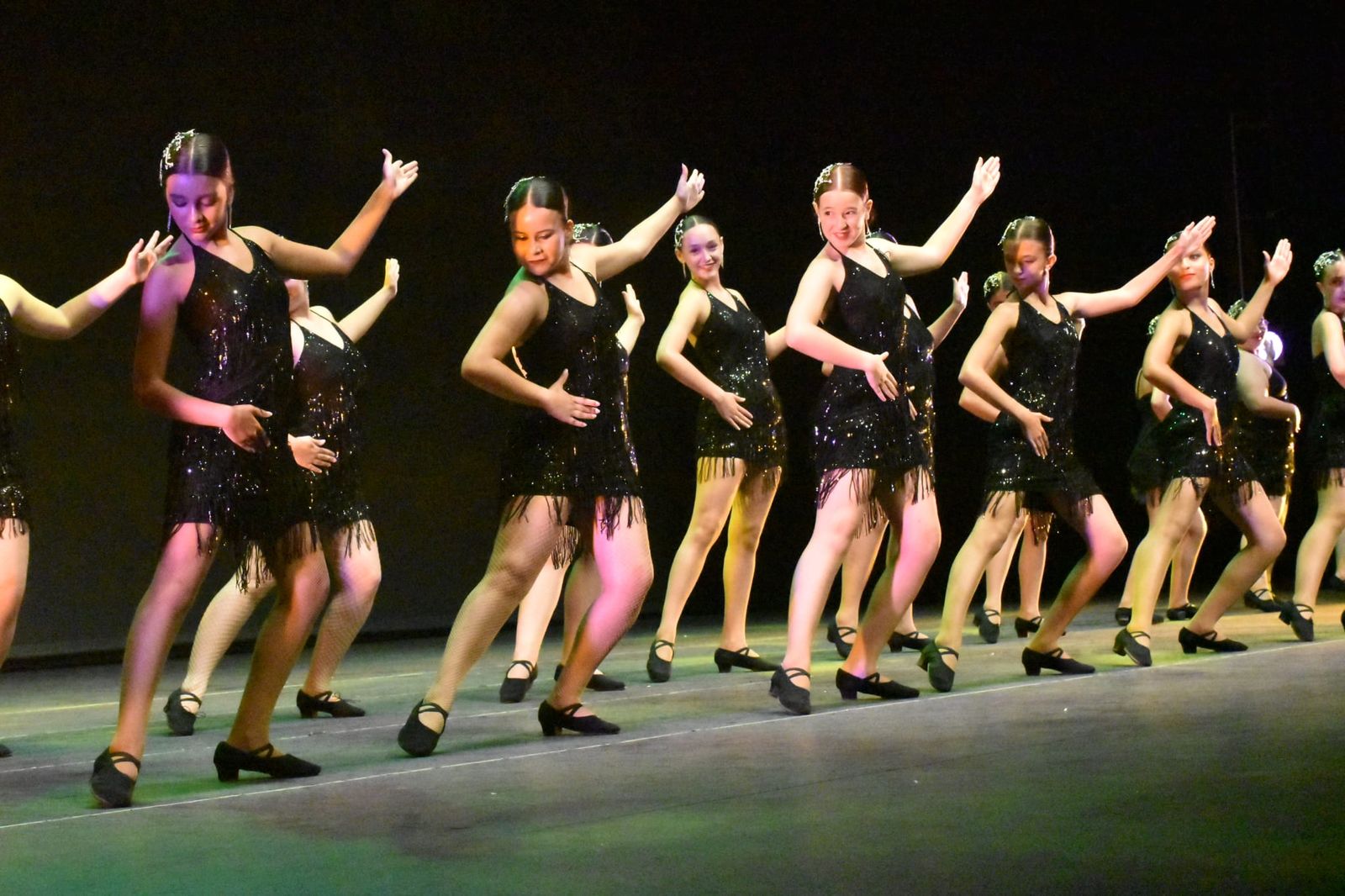 Más de cien bailarinas convierten el Revellín en un escenario de emoción y talento