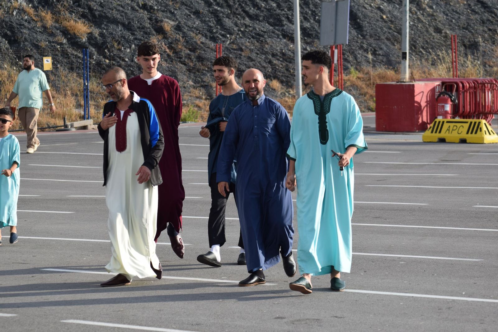 Los musulmanes de Ceuta abrazan la tradicional Musal-la que marca el inicio del Eid al Adha