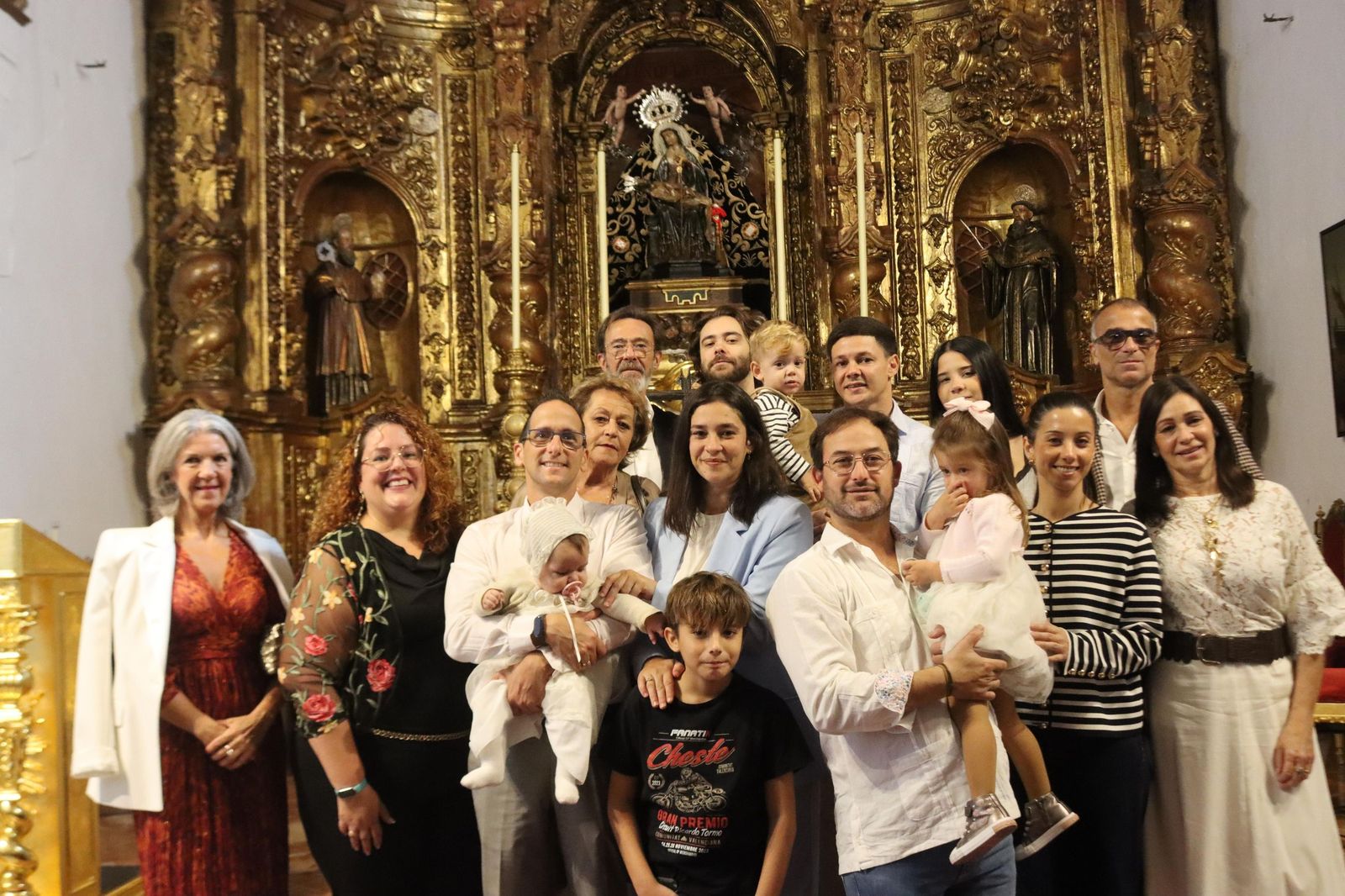 Héctor, Rodrigo y dos Lolas se bautizan en Nuestra Señora de África