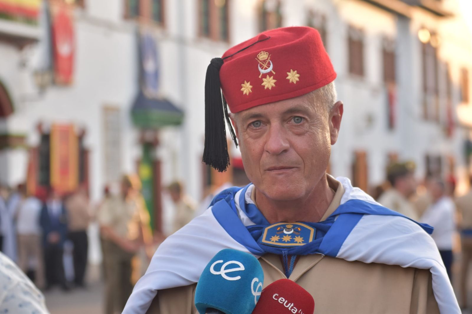 El acuartelamiento González-Tablas acoge una parada militar por el 115 aniversario de Regulares