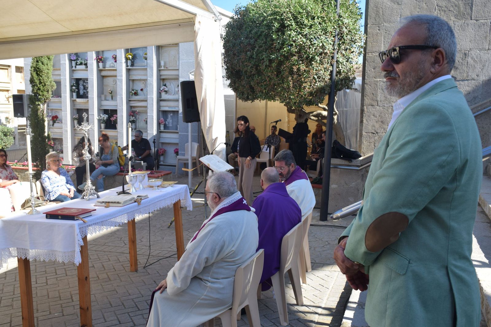 Un recuerdo institucional en el Día de Difuntos para quienes faltan