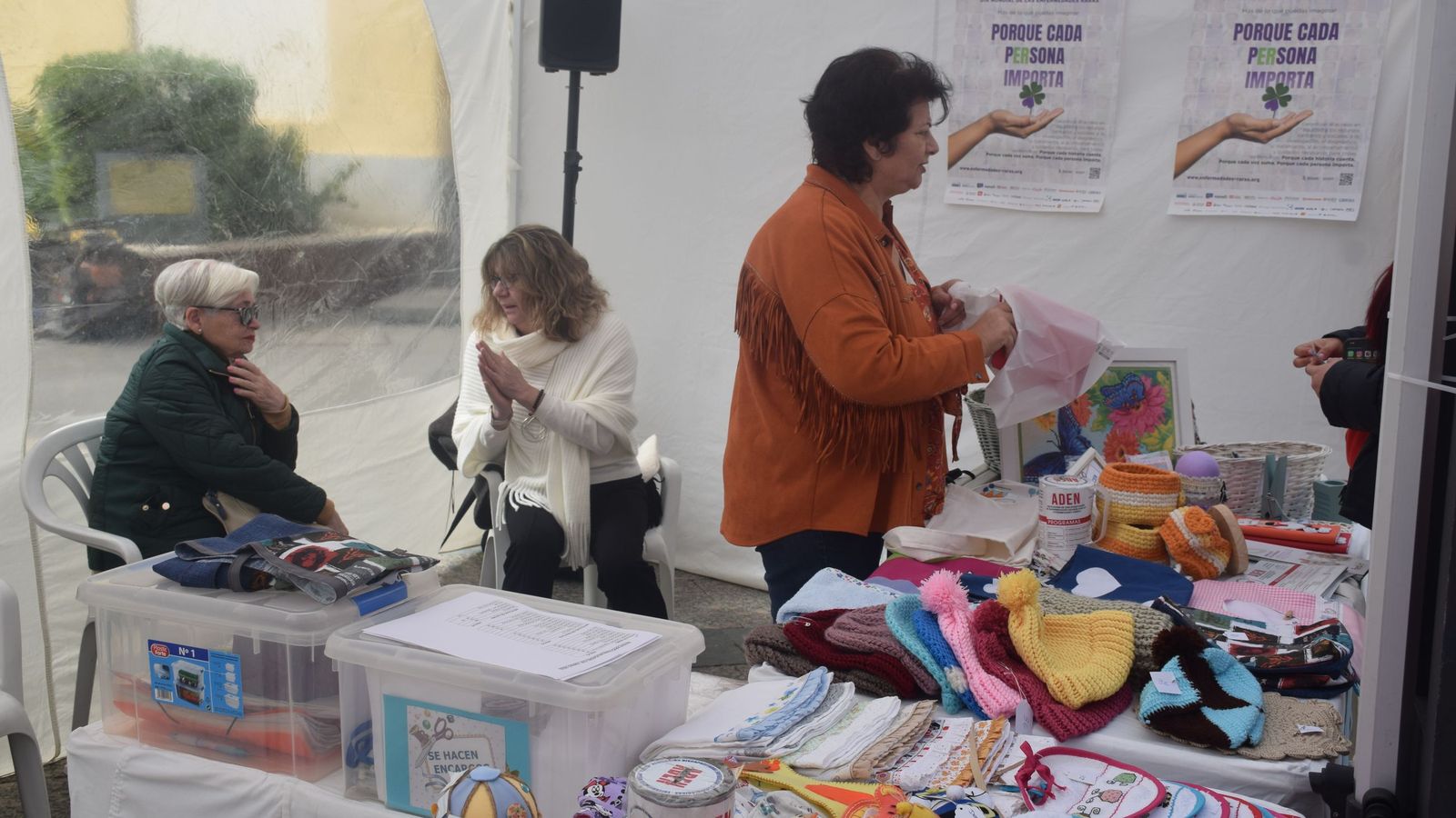 Acto de ADEN en la plaza de los Reyes con motivo del Día de las Enfermedades Raras