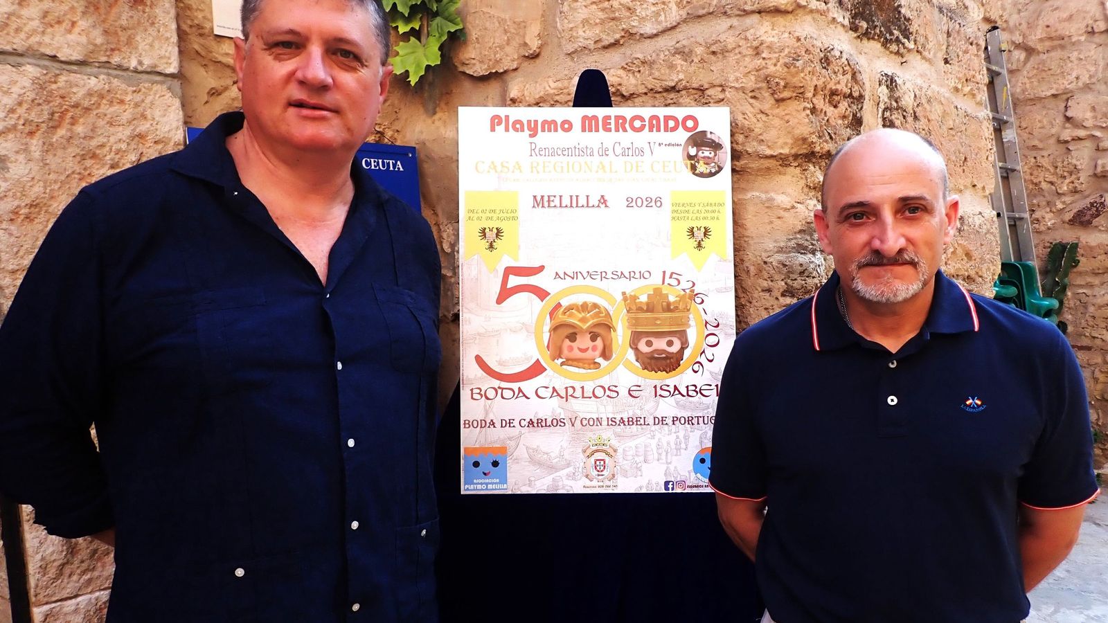 Jose Miguel Nuñez y Antonio Sousa con el cartel de la exposición