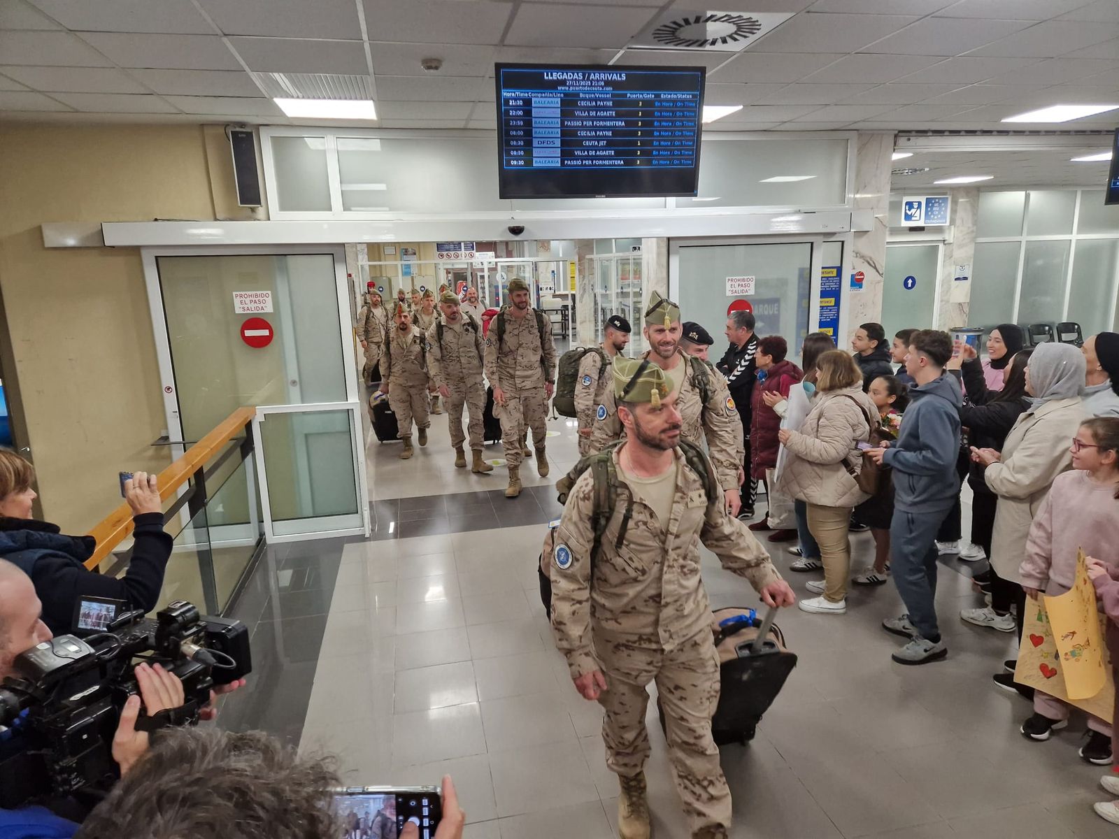 FOTOGALERÍA | De Irak a los brazos de su gente: fotogalería del regreso de la COMGECEU