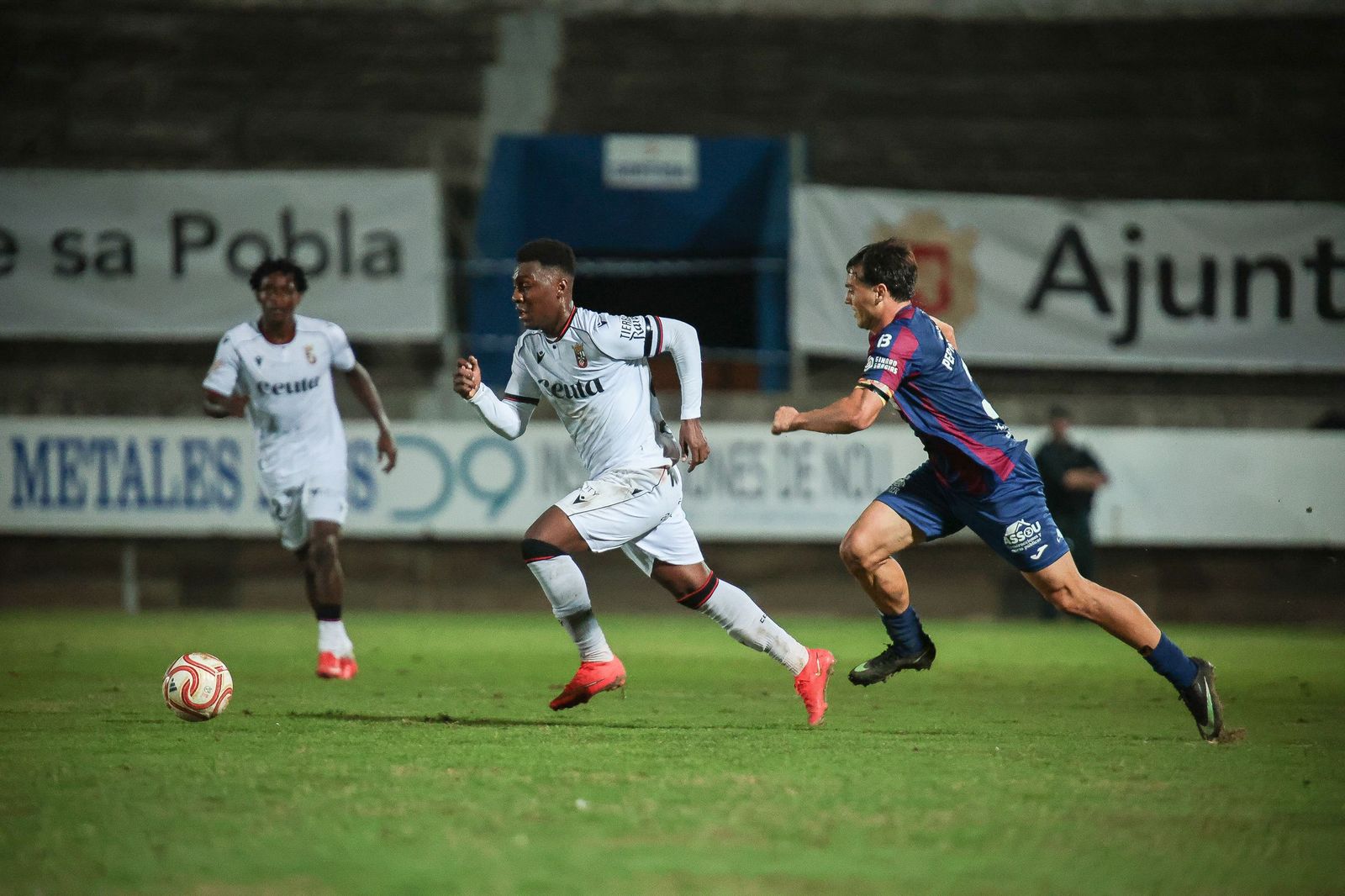 Victoria poco convicente del Ceuta ante el Poblense (1-2) para avanzar en Copa