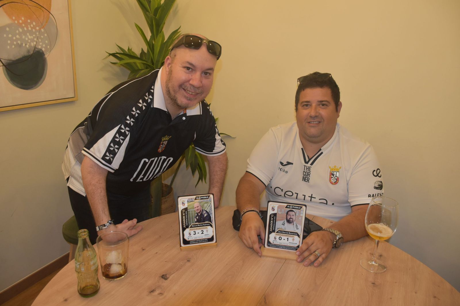 El Pueblo de Ceuta reúne a sus ‘Jugadores nº12’ y convierte su pasión por el Ceuta en cromos