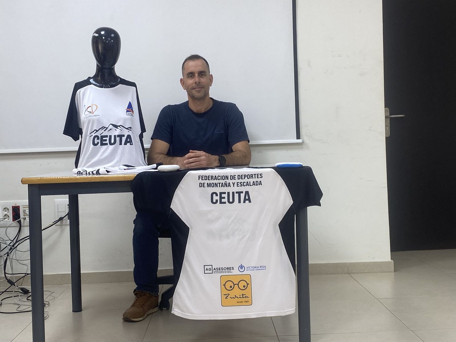 Presentación de las equipaciones oficiales