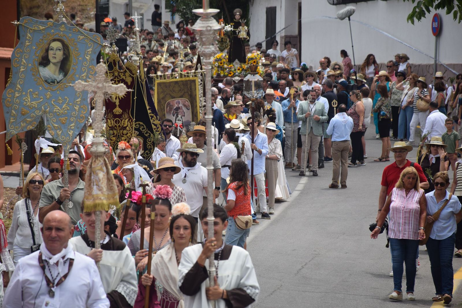 Tradición, fe y calor: Ceuta se vuelca con San Antonio