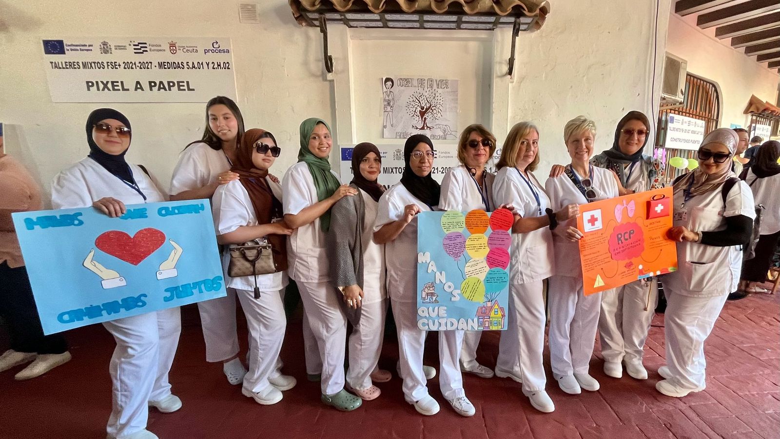 Participantes del taller 'Pixel a papel'