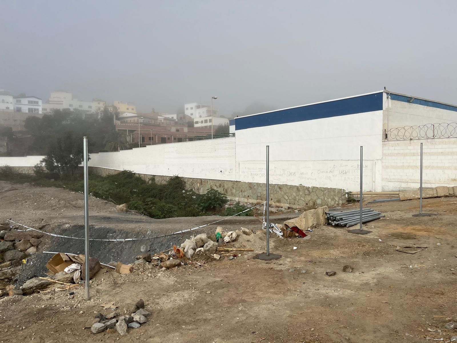Obras para el perimetraje del entorno de la Desalinizadora en Benítez