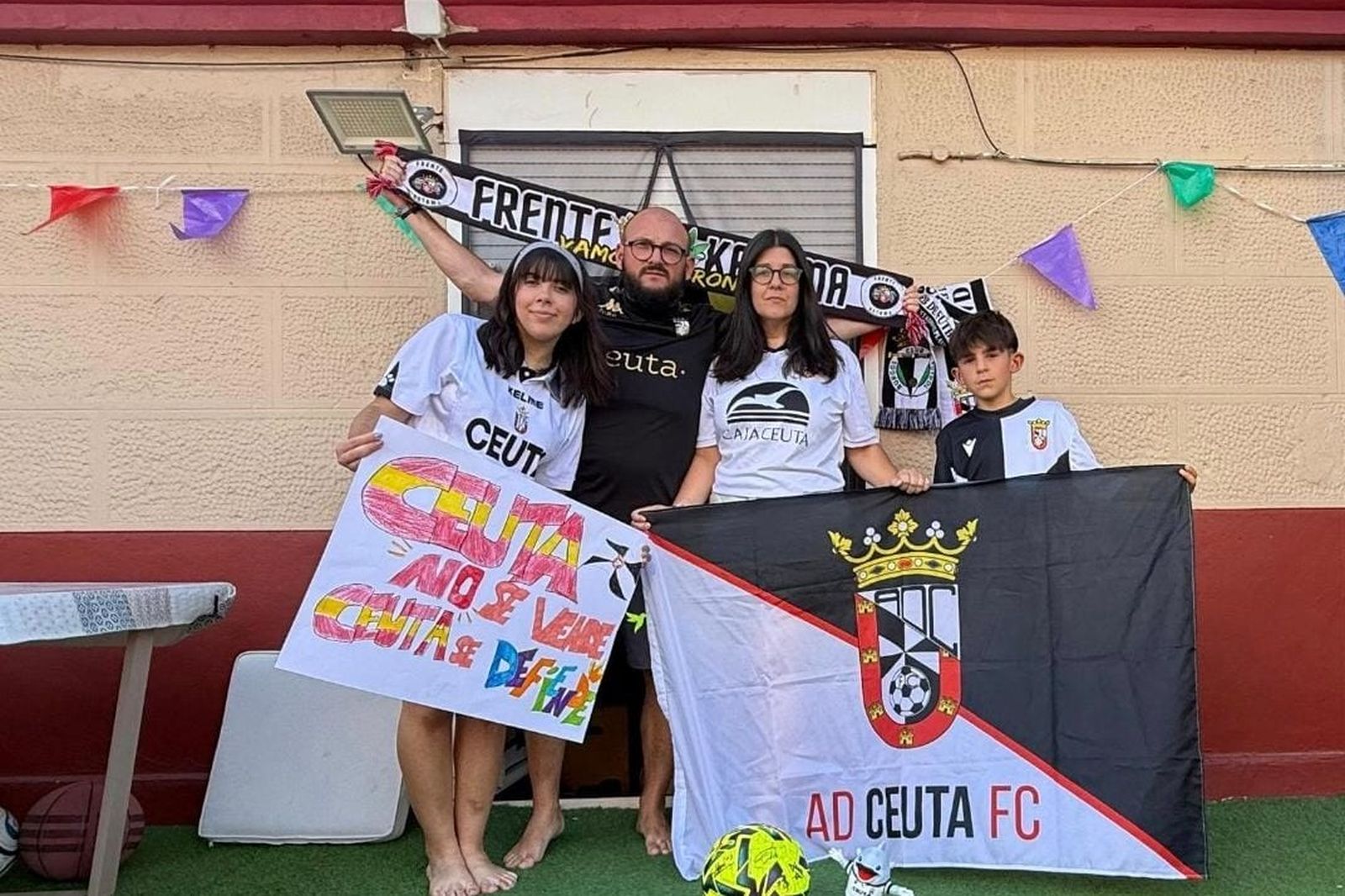 Masivo apoyo del fútbol español a la Ciudad Autónoma