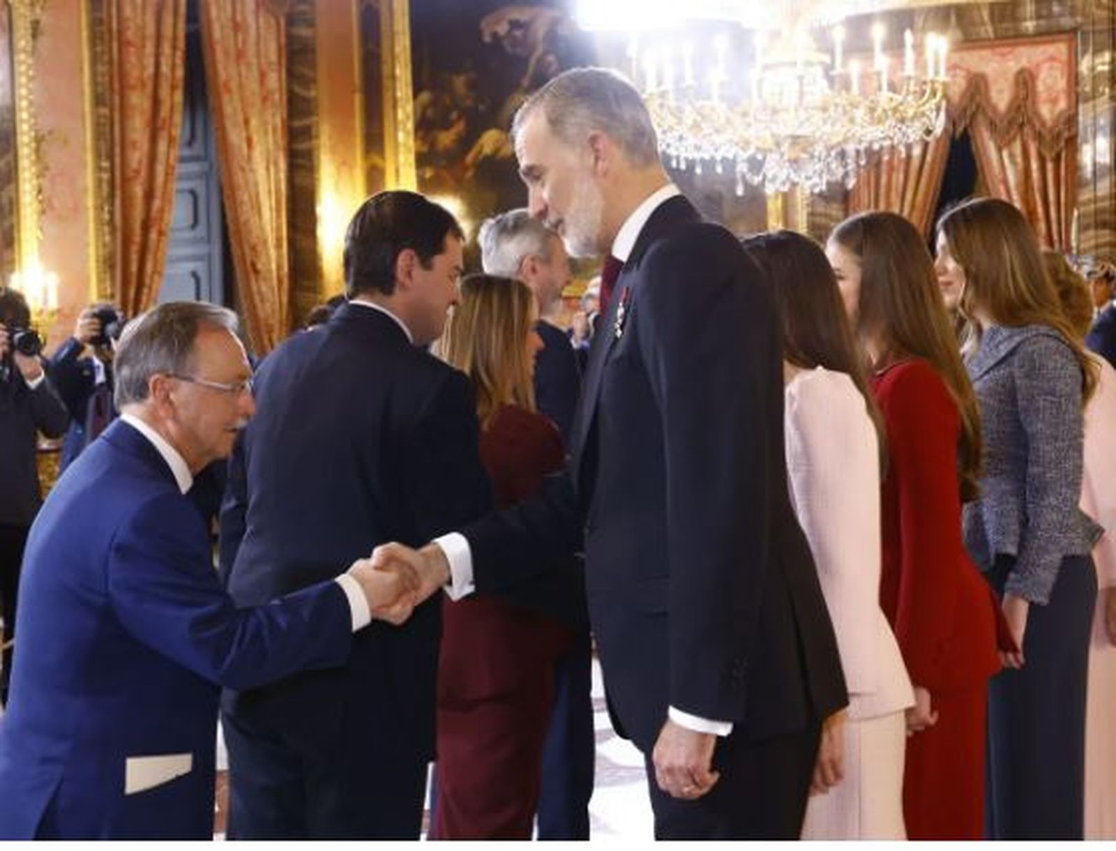 Vivas saluda a Felipe VI