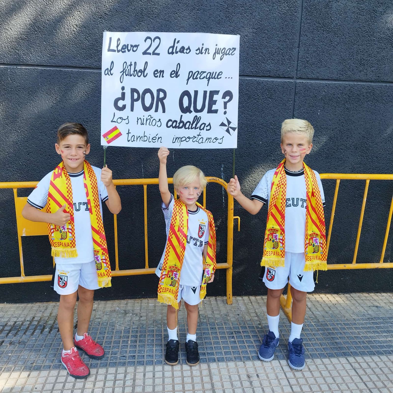 Veintidós días sin jugar al fútbol: la infancia que reclama volver a Ceuta