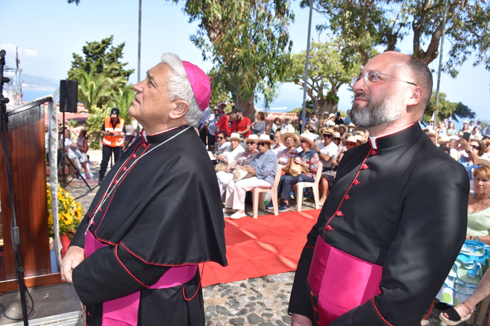 El obispo de Cádiz y Ceuta, Rafael Zornoza, junto al vicario de Ceuta, Francisco Fernández Salcedo. / FOTO NICOL´S