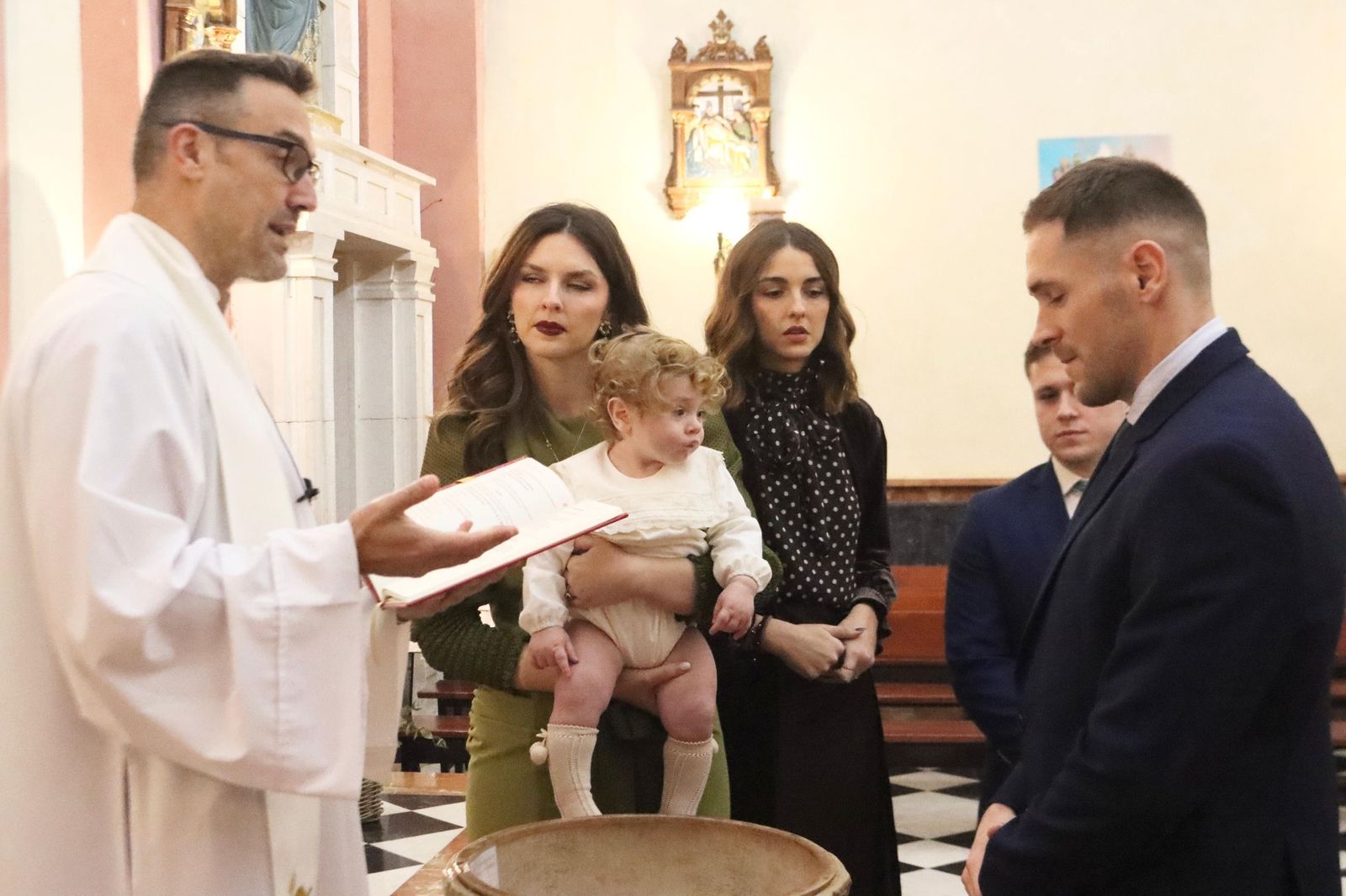 Rodrigo recibe el sacramento del bautismo