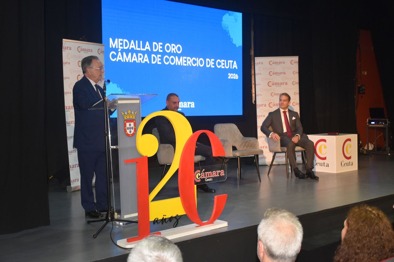 Luhay Hamido recibe la Medalla de Oro de la Cámara por su compromiso con el deporte ceutí