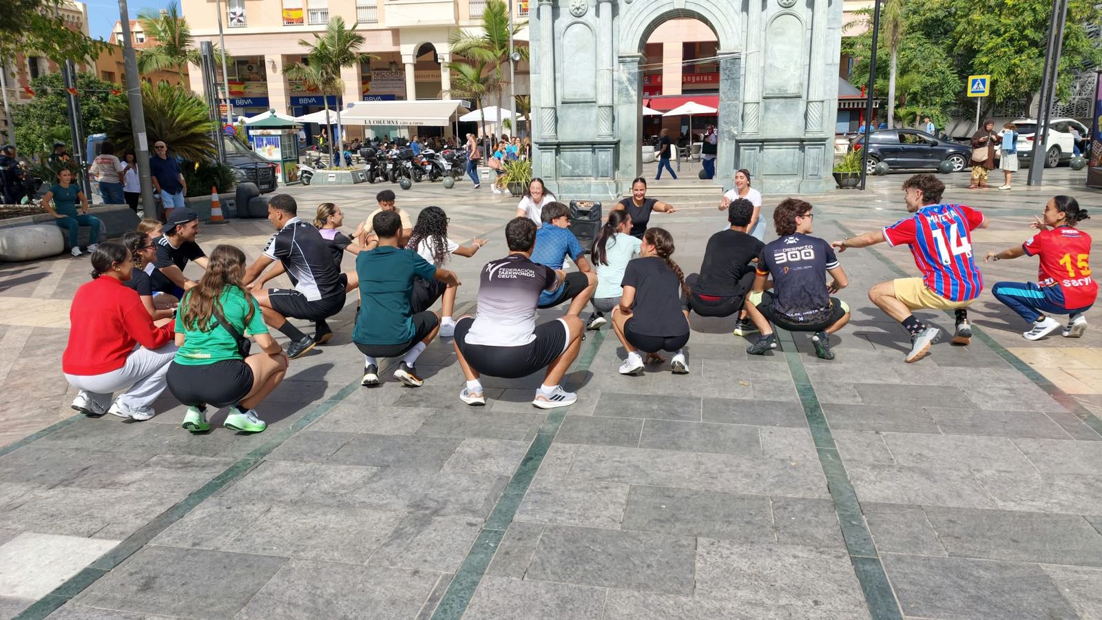 El alumnado de FP del Clara Campoamor, de huelga en Plaza de los Reyes contra las restricciones para las actividades al aire libre