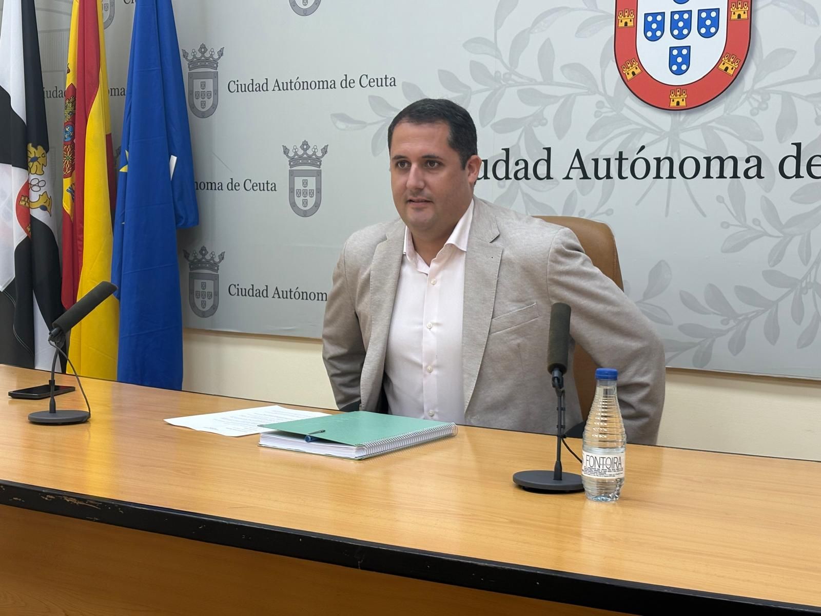 El portavoz del Gobierno, Alejandro Ramírez, durante su comparecencia este martes. El portavoz del Gobierno, Alejandro Ramírez, durante su comparecencia este martes.