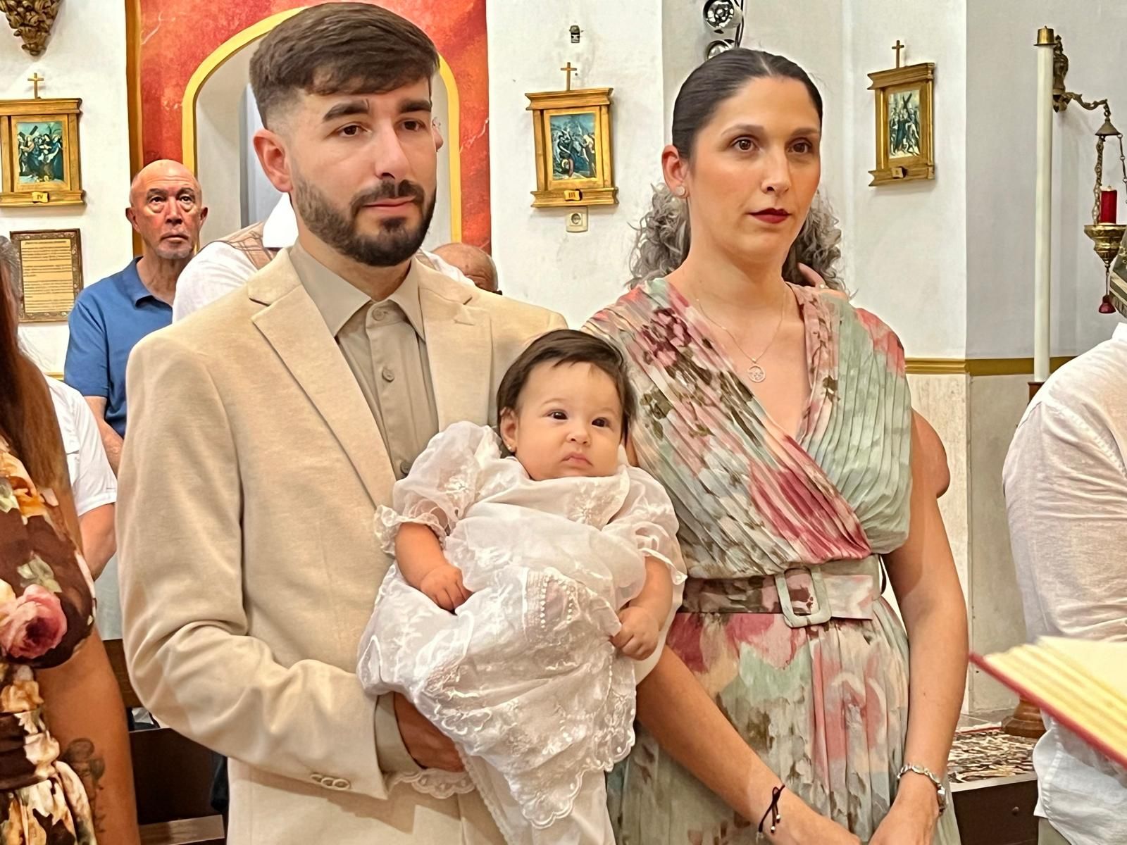 Gabriela recibe el Sacramento del Bautismo