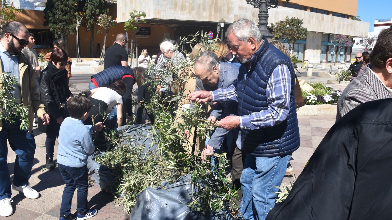 Procesión y bendición de las palmas y misa en el Santuario de África por el Domingo de Ramos