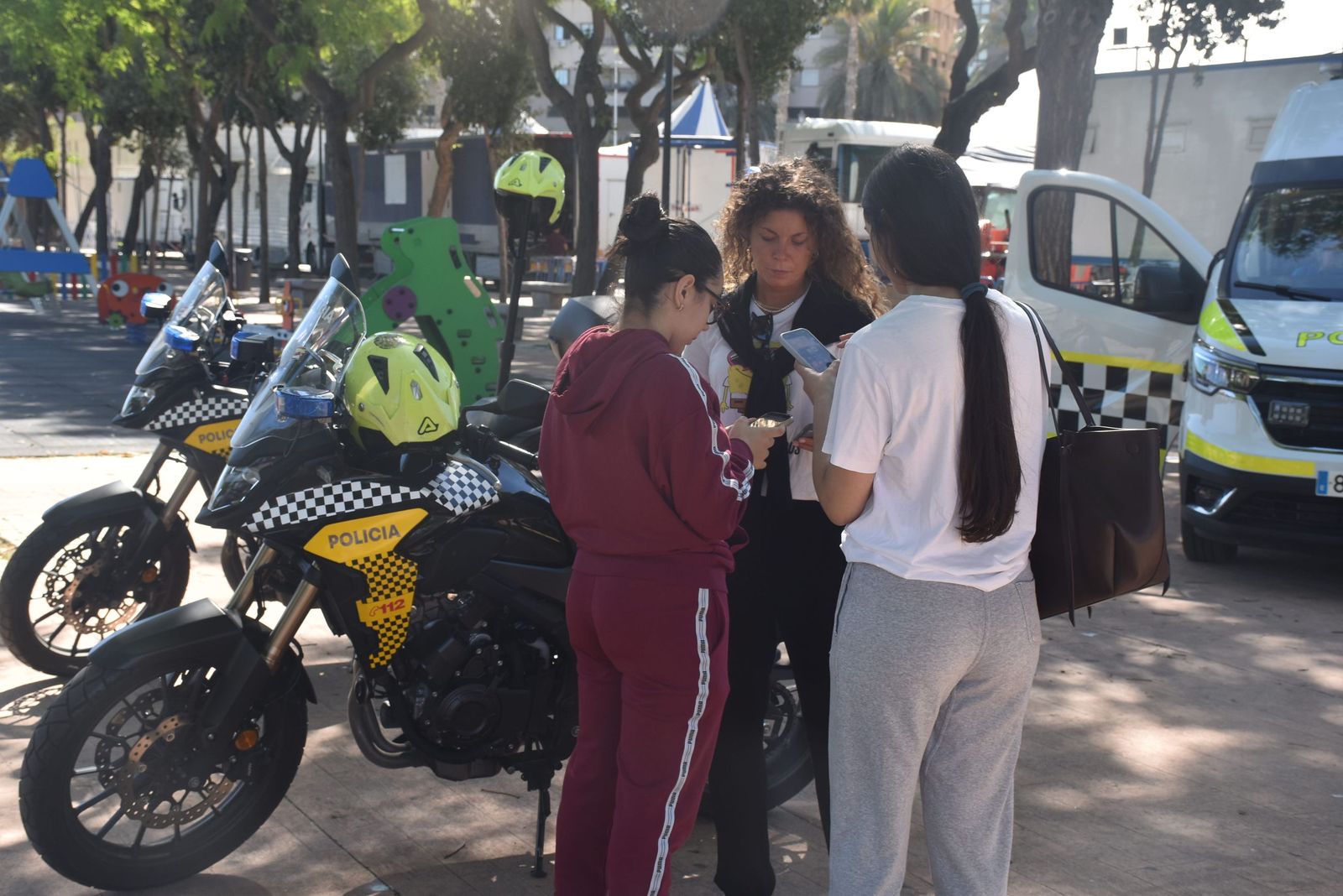 La Policía Local deslumbra a los pequeños de varios centros escolares
