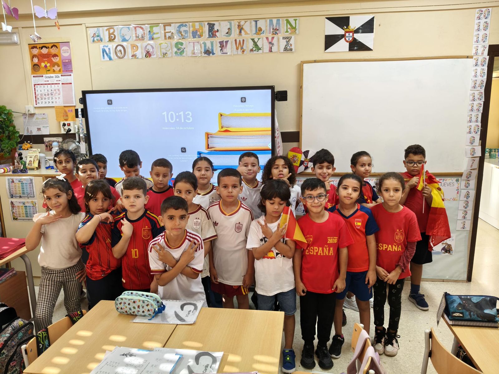 El ‘García Lorca’ se llena de música y color celebrando el Día de la  Hispanidad
