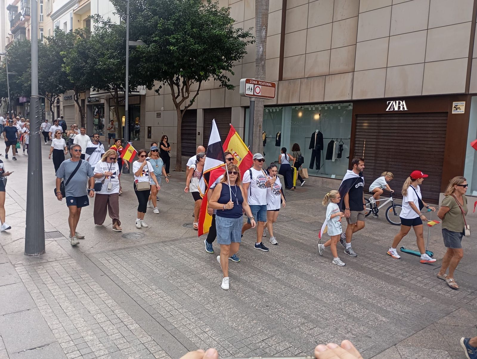 Ceuta vuelve a echarse a las calles para recordar que "Un caballa nunca se rinde"